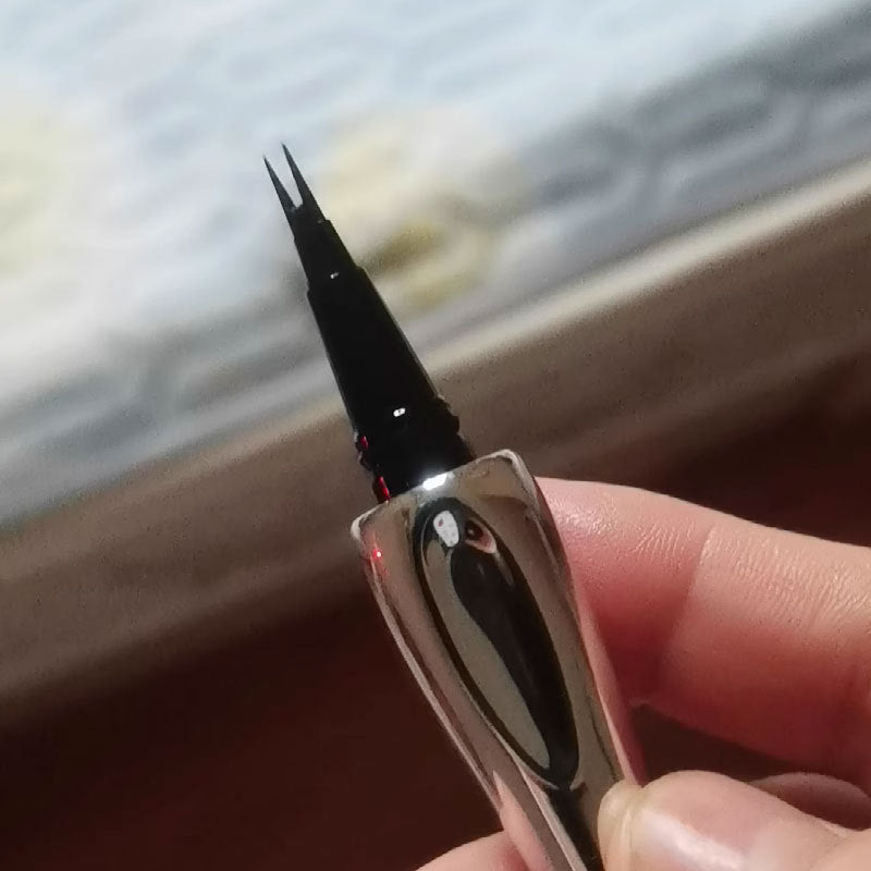 Creion de sprâncene rezistent la apă cu vârf din microfibră