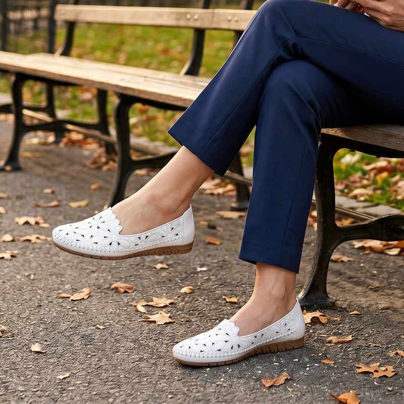 🌸 Virágmintás nyári lapos cipő – áttört, lélegző, hűsítő. Tökéletes a forró napokra! ☀️👡