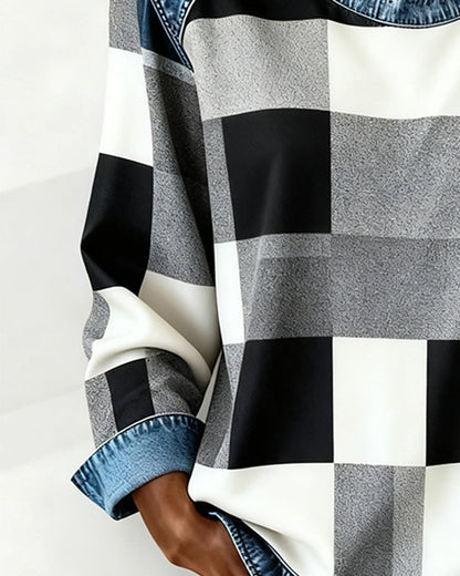 Kockás, patchwork mintás, kontrasztos színű pulóver