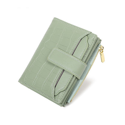 ✨ Egyszerű, egyszínű, rövid női pénztárca 🥰👛——Kicsi és elegáns, egy kézzel is könnyen fogható! A kártya- és bankjegyrekeszek logikusan vannak elrendezve, így a mindennapi használathoz elegendő helyet biztosítanak, anélkül, hogy sok helyet foglalnán