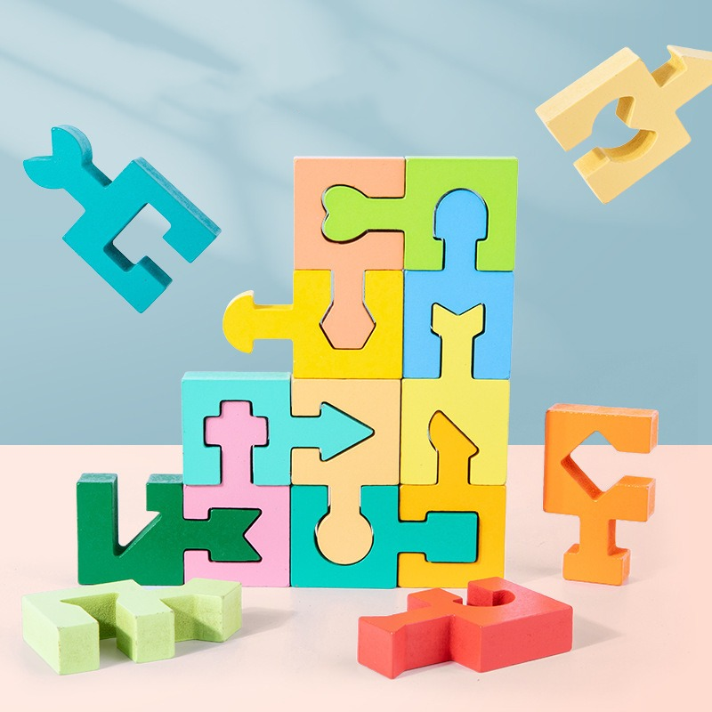 Fából készült geometriai alakhoz illő puzzle kisgyermekek számára