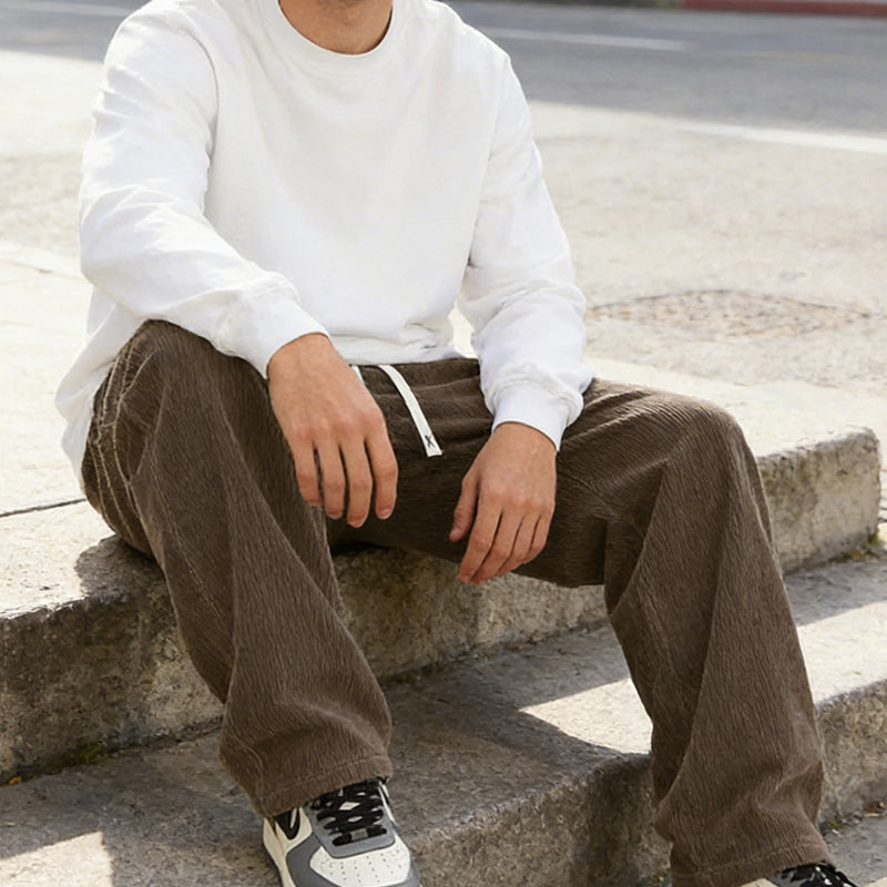 Férfi, laza fazonú, zsebes, húzózsinórral ellátott nadrág