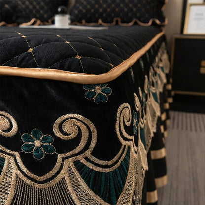 ✨ Rózsás Szegélyű Ágynemű Szoknya – Elegancia és Kényelem Egyben! 🛏️🌸