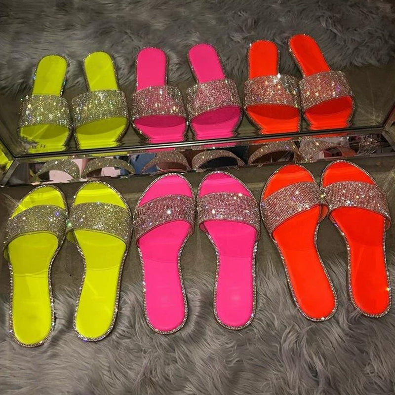 ✨ Női csillogó strasszos lapos szandál – Kényelem és ragyogás egyben! 👡💎